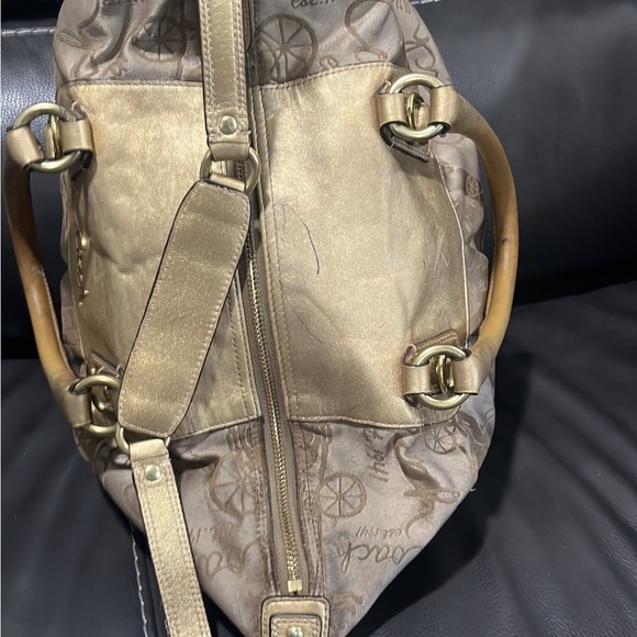 Coach - Picture 7 of 9